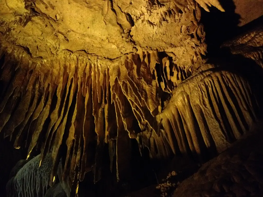 Crystal Cave - Hike near Three Rivers, California - Free Arenas