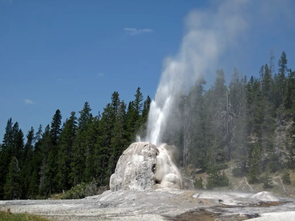 Howard Eaton Trail - Hike near Old Faithful, Yellowstone National Park ...