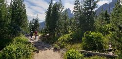 Views of Teewinot from String Lake Trail courtesy of endovereric↗