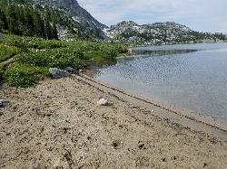 Small beach on the east shore along the trail