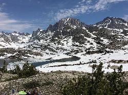 Fremont Peak at center from near Island Lake courtesy of Fredlyfish4↗